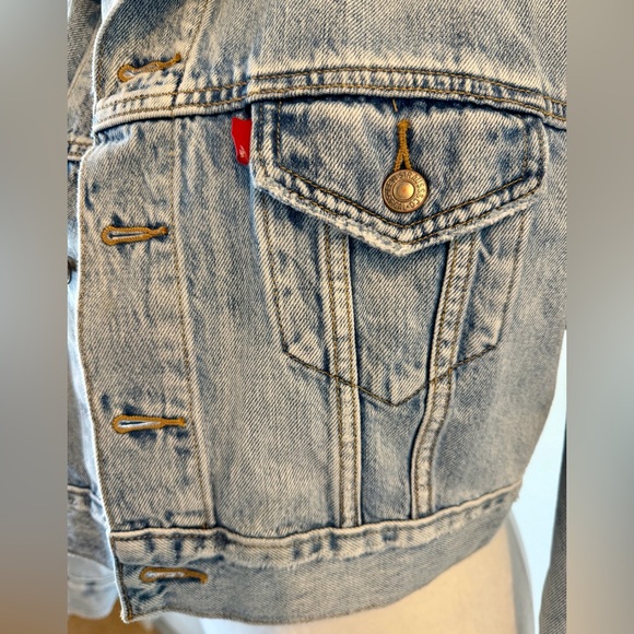 Levi's Cropped Barrel Blue Jean Jacket. - Picture 5 of 14
